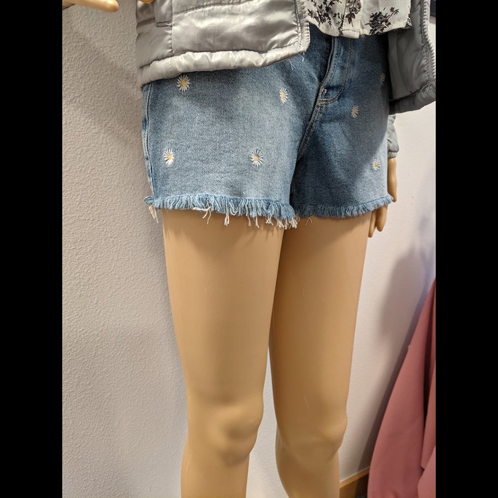 Hollister *NWT* High-Rise Mom Shorts w/ Daisy Print Size 1 - Picture 1 of 6